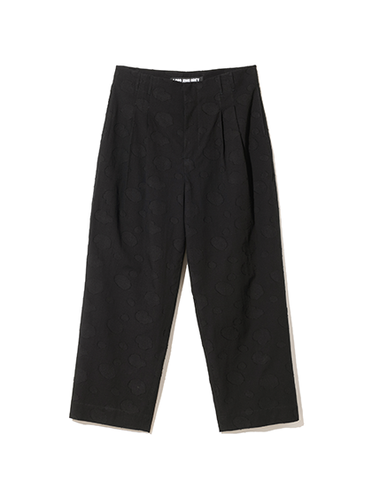 로드존그레이_ patterned two tuck slacks [black]