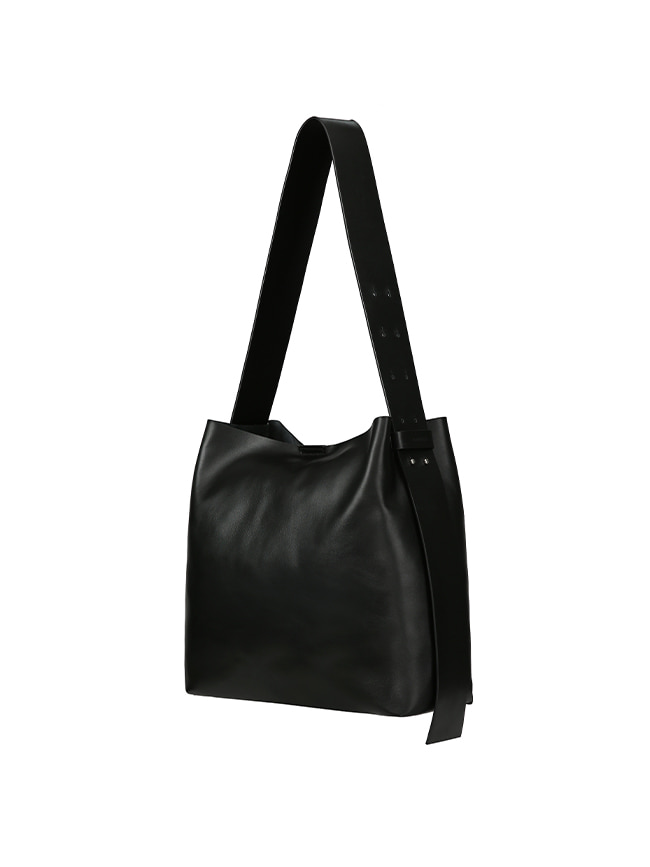 토니웩_ Wide Strap Leather Square Bag